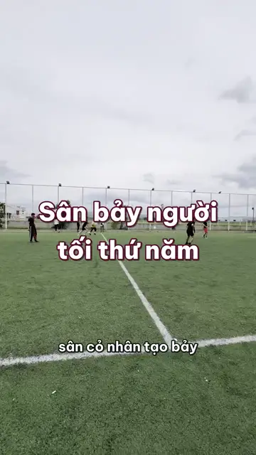 Bốn mươi lăm tuổi đá bóng lại với hội phụ huynh: mười phút đã chuột rút, ba tháng sau đá trọn một hiệp