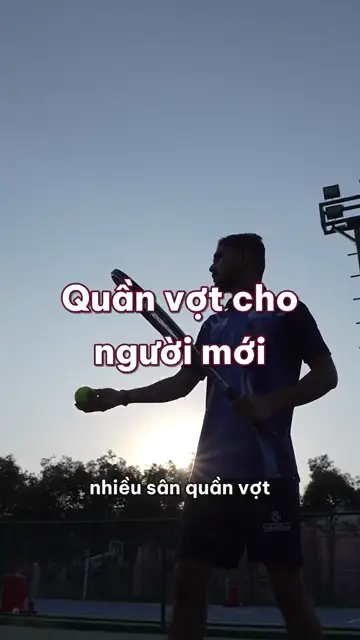Quần vợt cho người mới: cầm vợt bắt tay, nhún chân trước mỗi cú đánh, giữ khuỷu tay khỏi đau