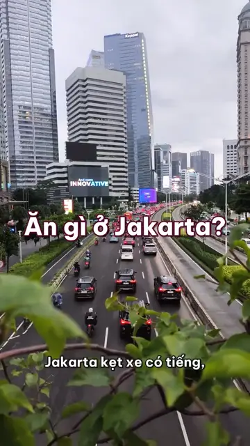 Ăn gì ở Jakarta? Cơm dừa nasi uduk, canh soto ở quán warung, tempe chiên và cilok chấm sốt