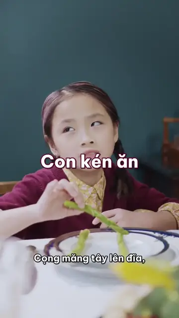 Con kén ăn, nhìn đĩa rau là lắc đầu: chia việc trên bàn ăn, bố mẹ lo phần nào, con tự lo phần nào