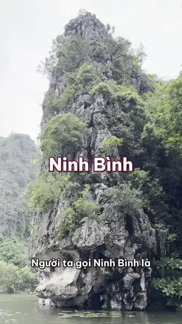 Ninh Bình: ngồi thuyền xuyên hang, ngắm núi đá giữa đồng lúa